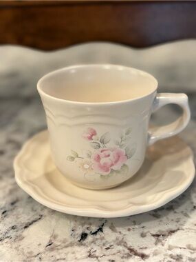Vintage Pfaltzgraff Tea Rose Cups & Saucers Set of 3 USA Pink Floral Stoneware